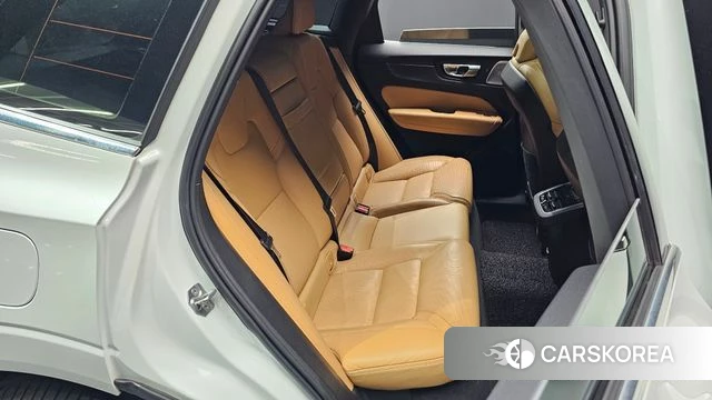 Volvo XC60 second Generation 2020 Белый из Кореи, фото 2