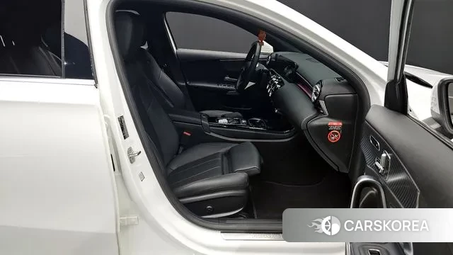 Mercedes-Benz A-Class W177 2024 Белый из Кореи, фото 2