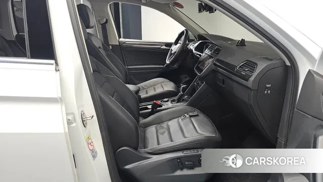 Volkswagen Tiguan second Generation 2023 Белый из Кореи, фото 2