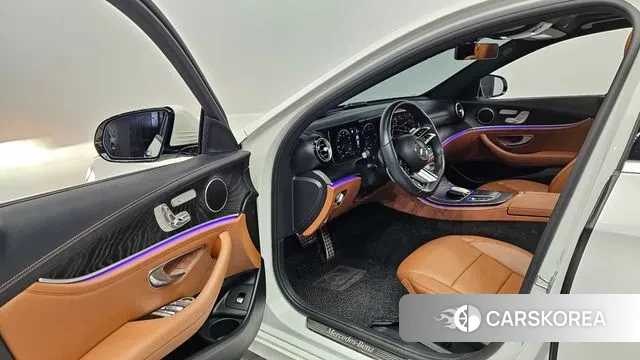 Mercedes-Benz E-Class W213 2021 Белый из Кореи, фото 2