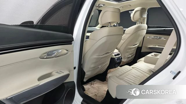 Genesis GV70 2023 Белый из Кореи, фото 2