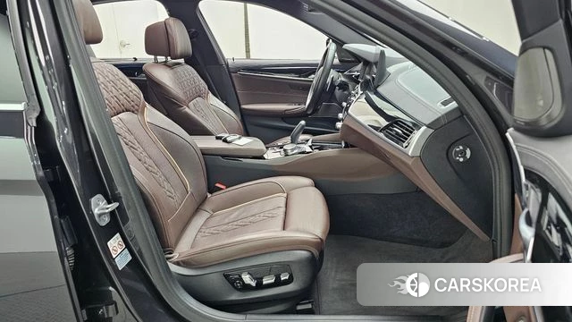 BMW 5 Series (G30) 2022 Серый из Кореи, фото 2