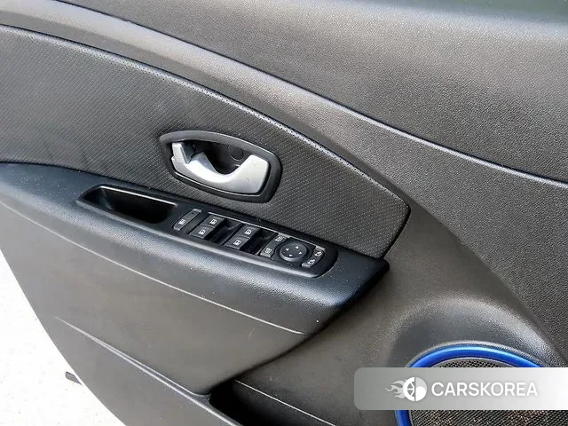 Renault Korea (Samsung) SM3 Z.E. 2019 Жемчужный цвет из Кореи, фото 2