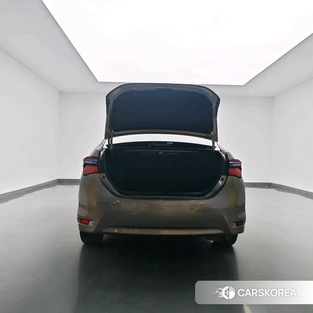 Toyota Corolla dual engine E+ 2022 Серебристо-серый из Китая, фото 2