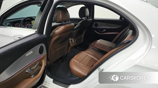 Mercedes-Benz E-Class W213 2018 Белый из Кореи, фото 2