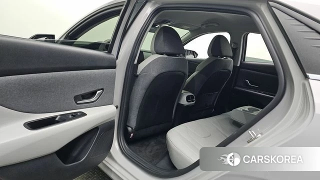 Hyundai Avante (CN7) 2021 Серебристо-серый из Кореи, фото 2