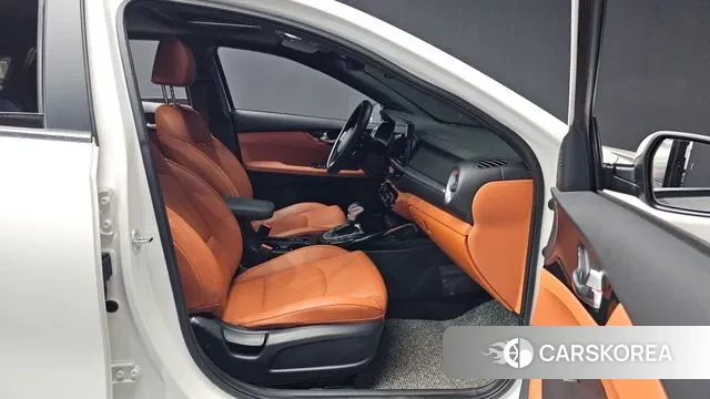 Kia The New K3 2nd generation 2023 Белый из Кореи, фото 2