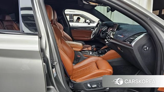 BMW X4M (G02) 2021 Песочный из Кореи, фото 2