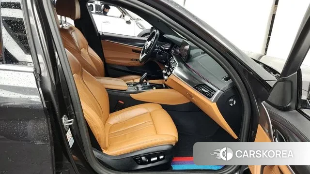 BMW 5 Series (G30) 2023 Серый из Кореи, фото 2