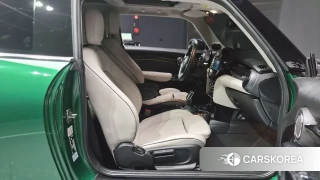 Mini Cooper S 2023 Зеленый из Кореи, фото 2