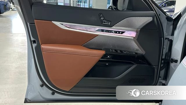 BMW 7 Series (G70) 2024 Серебристо-серый из Кореи, фото 2