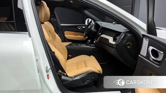 Volvo XC60 second Generation 2020 Белый из Кореи, фото 2