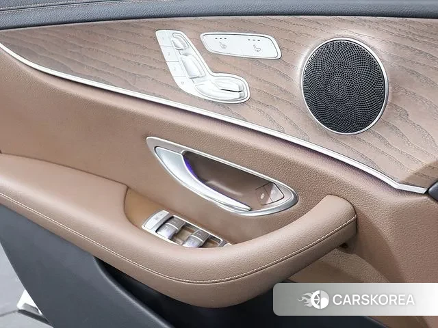 Mercedes-Benz E-Class W213 2020 Белый из Кореи, фото 2