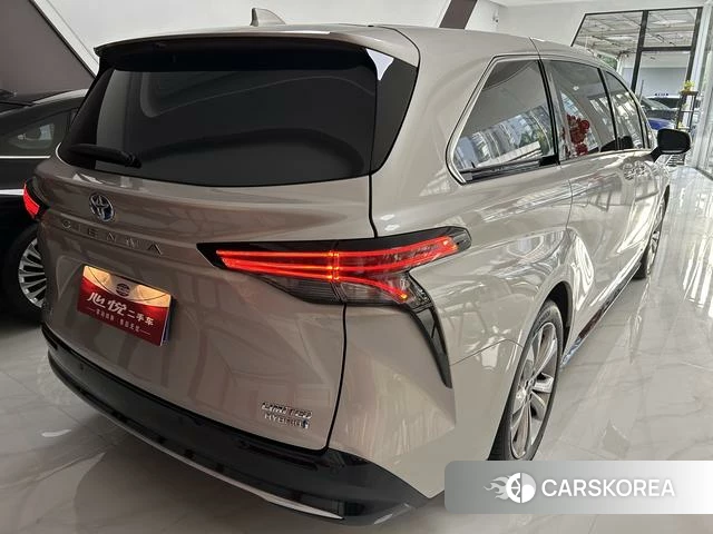 Toyota Saina 2023 Шампань из Китая, фото 2
