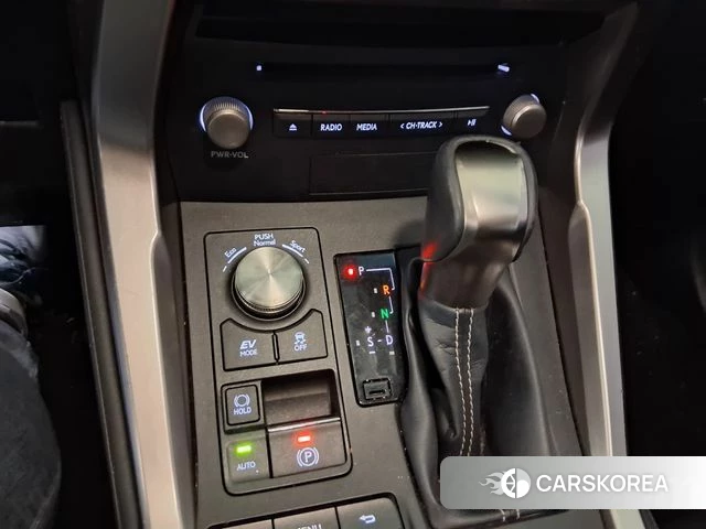 Lexus NX300h 2018 Белый из Кореи, фото 2