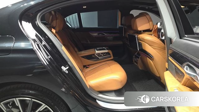BMW 7 Series (G11) 2021 Черный из Кореи, фото 2