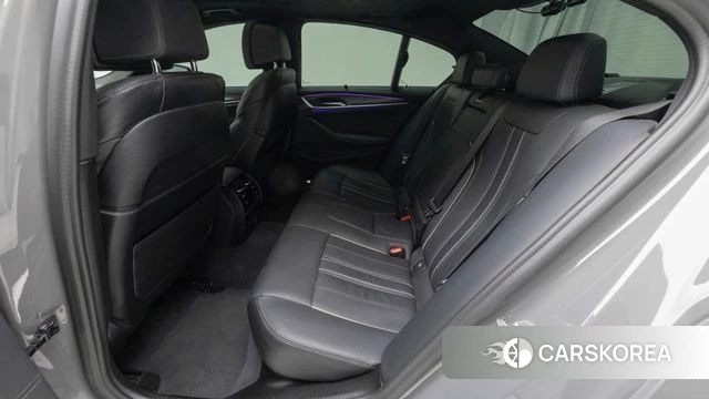 BMW 5 Series (G30) 2022 Серебристо-серый из Кореи, фото 2