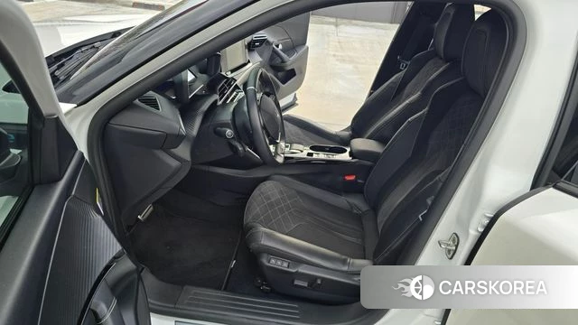 Peugeot e-2008 second generation 2023 Белый двухцветный из Кореи, фото 2