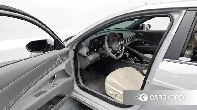 Hyundai The New Avante (CN7) 2024 Серебряный из Кореи, фото 2