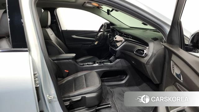 Chevrolet (GM Daewoo) Bolt EUV 2023 Серебряный из Кореи, фото 2