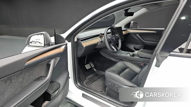 Tesla Model Y 2024 Белый из Кореи, фото 2