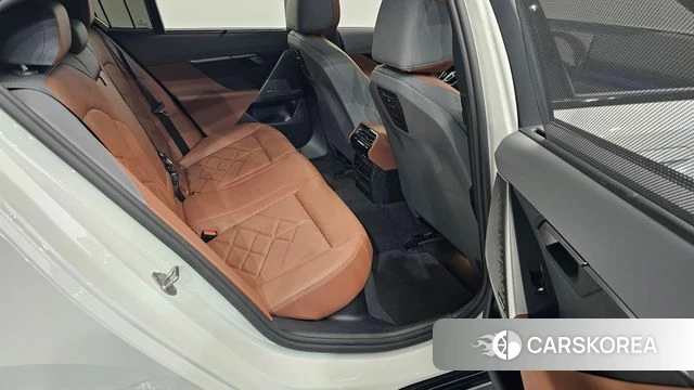 BMW 5 Series (G60) 2025 Белый из Кореи, фото 2