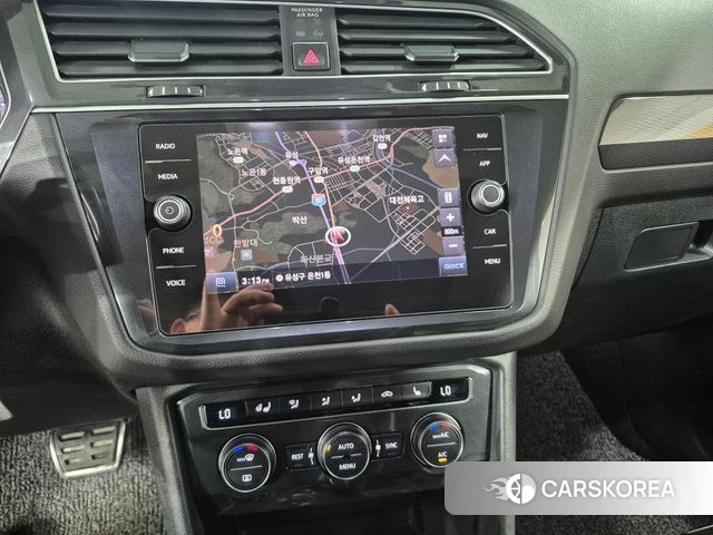 Volkswagen Tiguan second Generation 2018 Белый из Кореи, фото 2