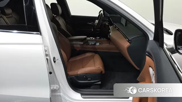 Genesis GV70 2023 Белый из Кореи, фото 2