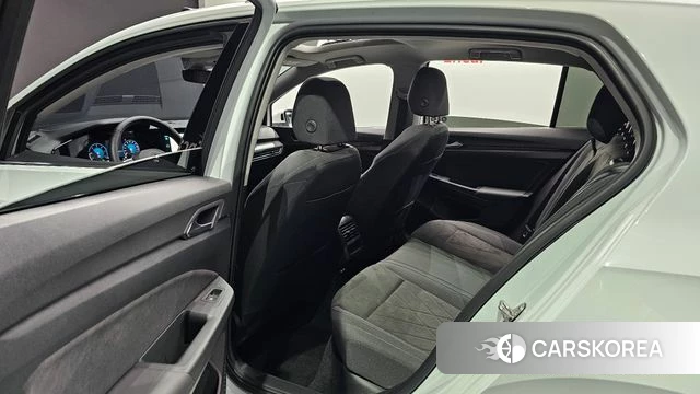 Volkswagen Golf 8th Generation 2022 Белый из Кореи, фото 2