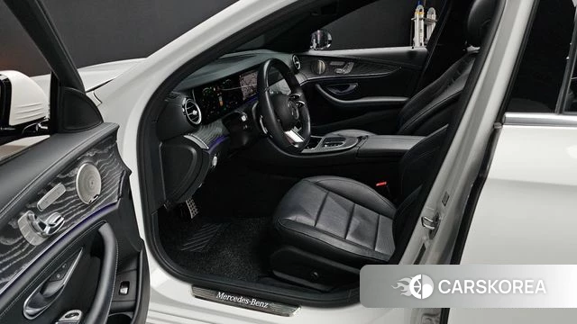 Mercedes-Benz E-Class W213 2022 Белый из Кореи, фото 2