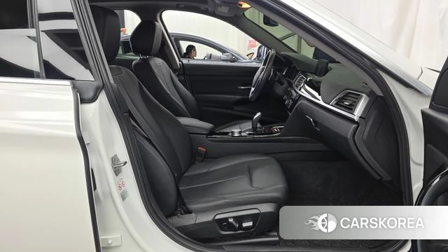 BMW 3 Series GT (F34) 2019 Белый из Кореи, фото 2