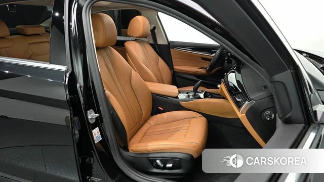 BMW 5 Series (G30) 2018 Черный из Кореи, фото 2