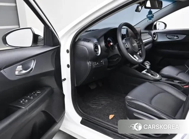 Kia The New K3 2nd generation 2021 Белый из Кореи, фото 2