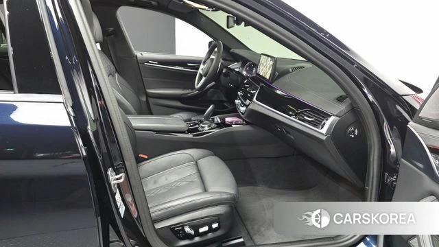 BMW 5 Series (G30) 2023 Черный из Кореи, фото 2