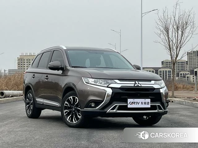 Mitsubishi  Outlander 2020 Коричневый из Китая, фото 2
