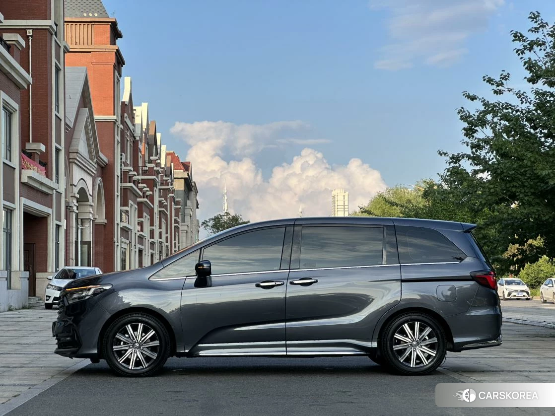 Honda Odyssey 2021 Темно-серый из Китая, фото 2