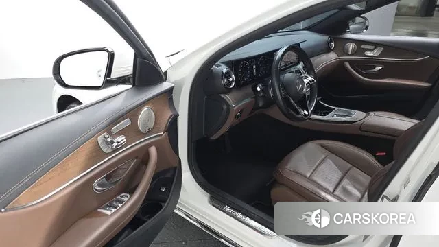Mercedes-Benz E-Class W213 2022 Белый из Кореи, фото 2