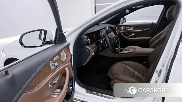 Mercedes-Benz E-Class W213 2021 Белый из Кореи, фото 2