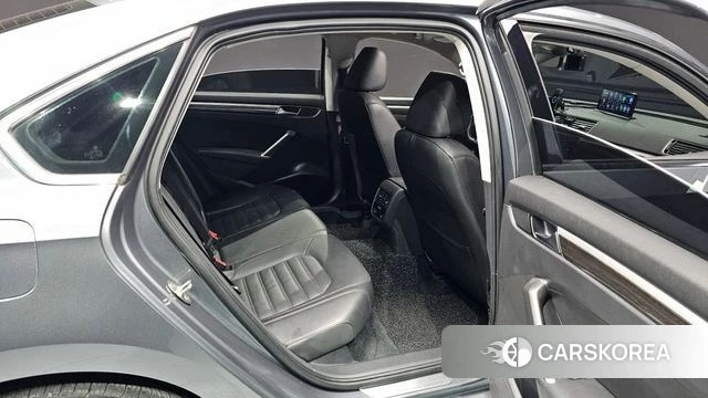 Volkswagen The New Passat 2018 Серебристо-серый из Кореи, фото 2