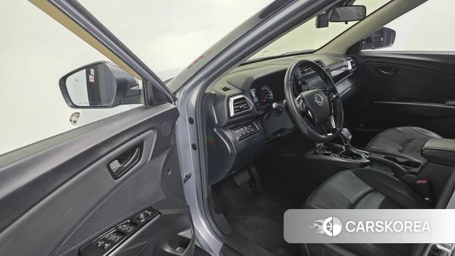 Ssangyong The New Tivoli 2023 Серебристо-серый из Кореи, фото 2