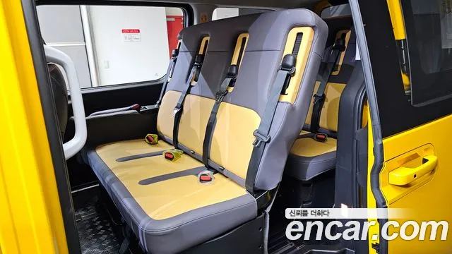 Hyundai Staria 2023 Желтый из Кореи, фото 2