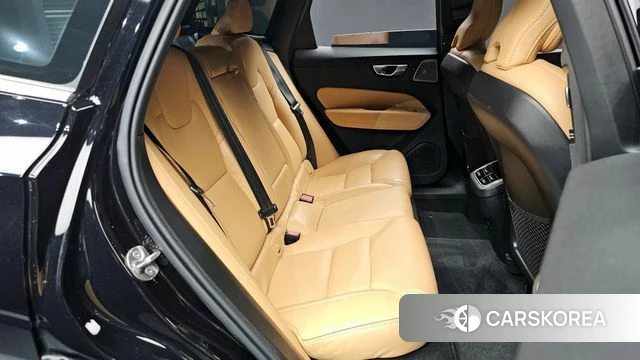 Volvo XC60 second Generation 2022 Черный из Кореи, фото 2
