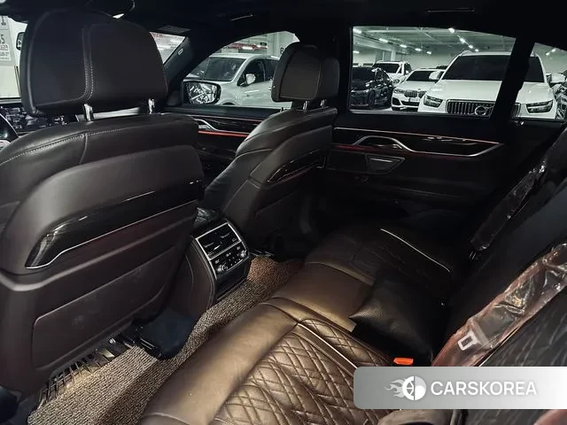 BMW 7 Series (G11) 2020 Черный из Кореи, фото 2