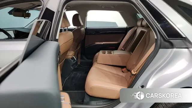 Hyundai Grandeur (GN7) 2023 Серебристо-серый из Кореи, фото 2