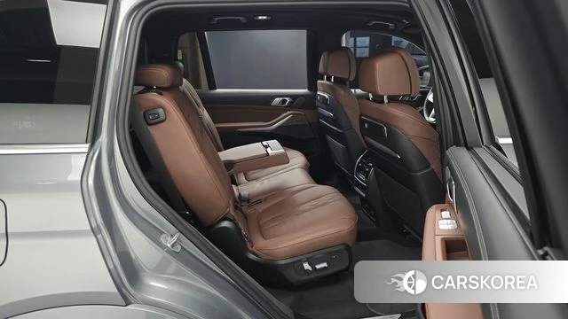 BMW X7 (G07) 2023 Серебристо-серый из Кореи, фото 2