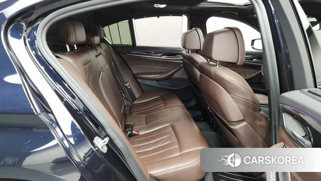 BMW 5 Series (G30) 2018 Черный из Кореи, фото 2