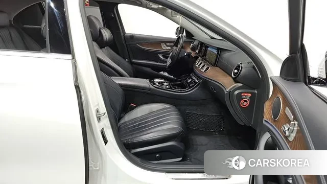 Mercedes-Benz E-Class W213 2019 Белый из Кореи, фото 2