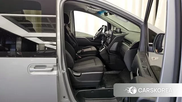 Hyundai Staria 2021 Серебряный из Кореи, фото 2