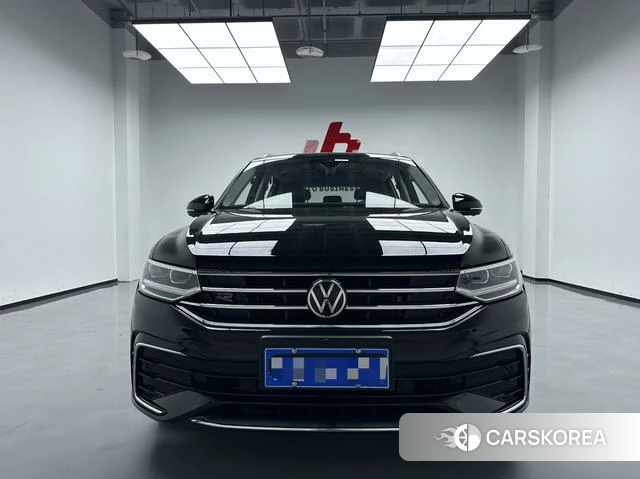 Volkswagen Tiguan L 2023 Черный из Китая, фото 2