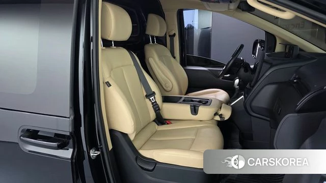 Hyundai Staria 2023 Черный из Кореи, фото 2